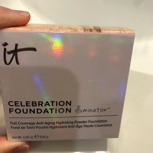 It Cosmetics Celebration Foundation in medium